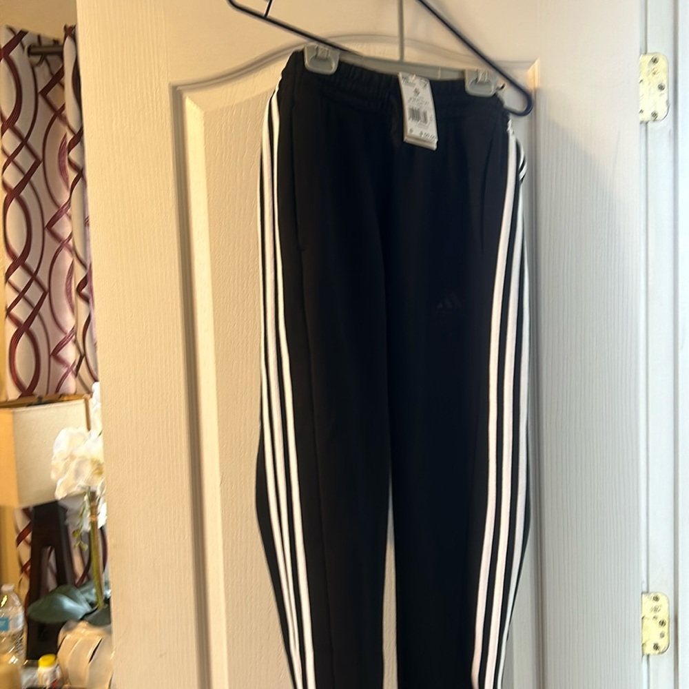Small men’s adidas joggers